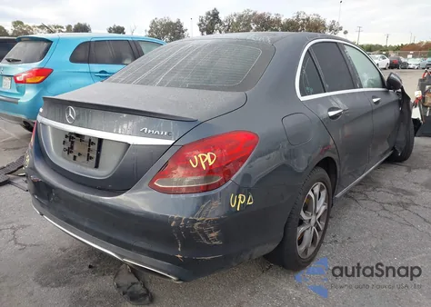 2016 Mercedes-Benz C 300 4Matic/Luxury 4Matic/Sport 4Matic z USA, uszkodzony, nr VIN 55SWF4KB8GU137728